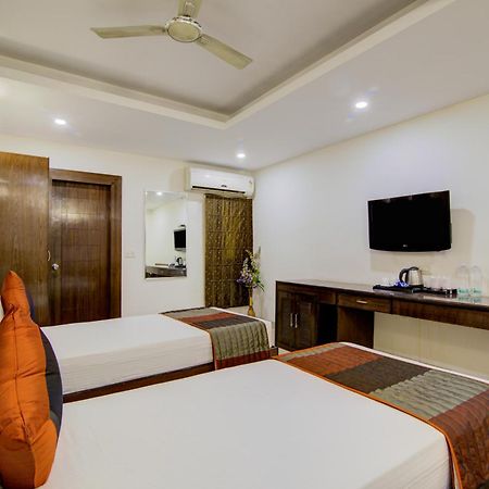 Airport La Sapphire Hotel & Restaurant New Delhi Exterior photo