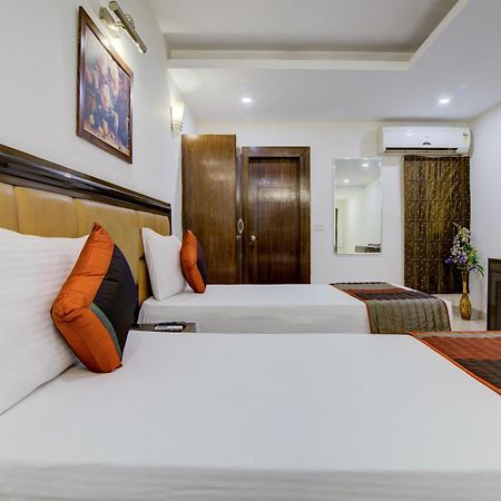 Airport La Sapphire Hotel & Restaurant New Delhi Exterior photo