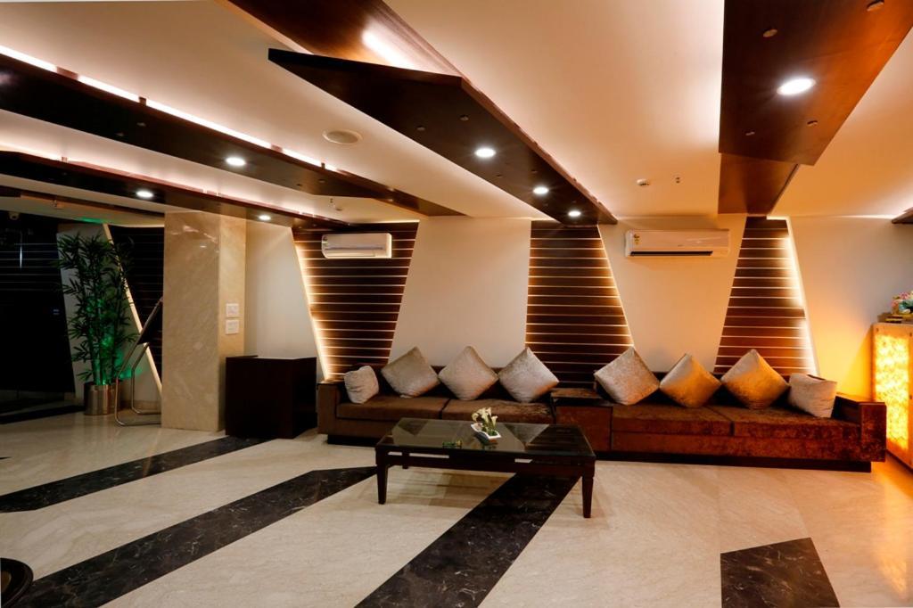Airport La Sapphire Hotel & Restaurant New Delhi Exterior photo