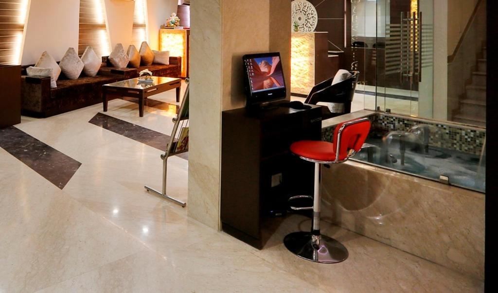 Airport La Sapphire Hotel & Restaurant New Delhi Exterior photo