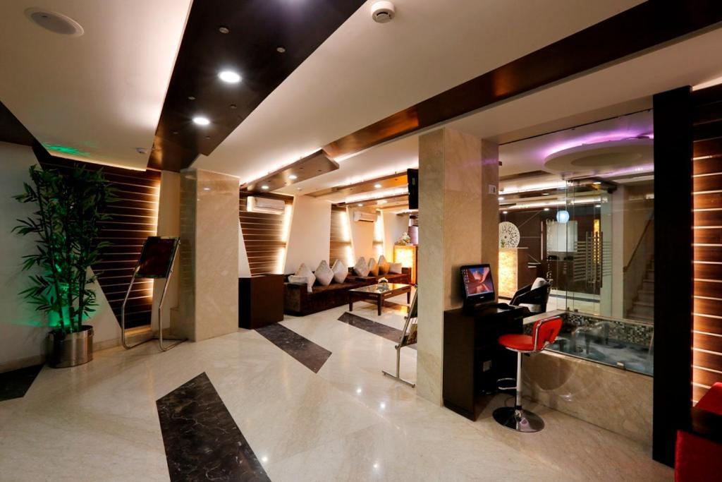 Airport La Sapphire Hotel & Restaurant New Delhi Exterior photo