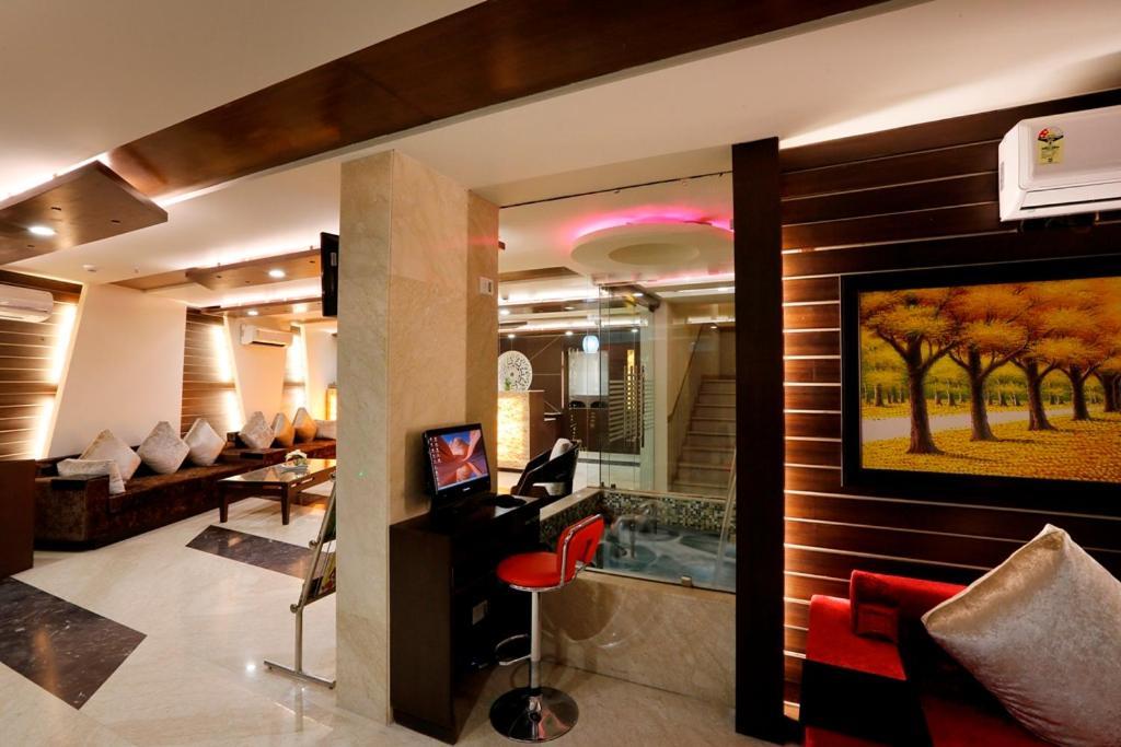 Airport La Sapphire Hotel & Restaurant New Delhi Exterior photo