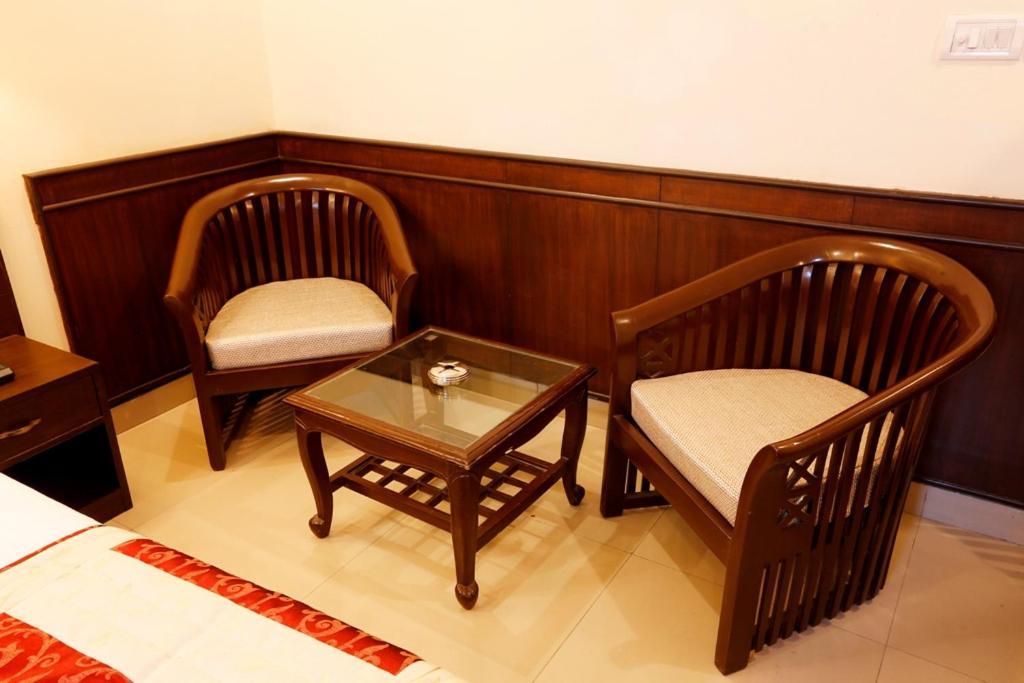 Airport La Sapphire Hotel & Restaurant New Delhi Exterior photo