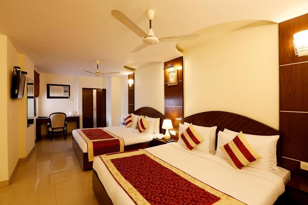 Airport La Sapphire Hotel & Restaurant New Delhi Exterior photo
