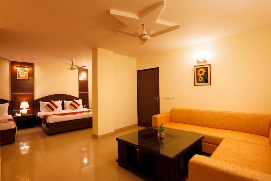 Airport La Sapphire Hotel & Restaurant New Delhi Exterior photo