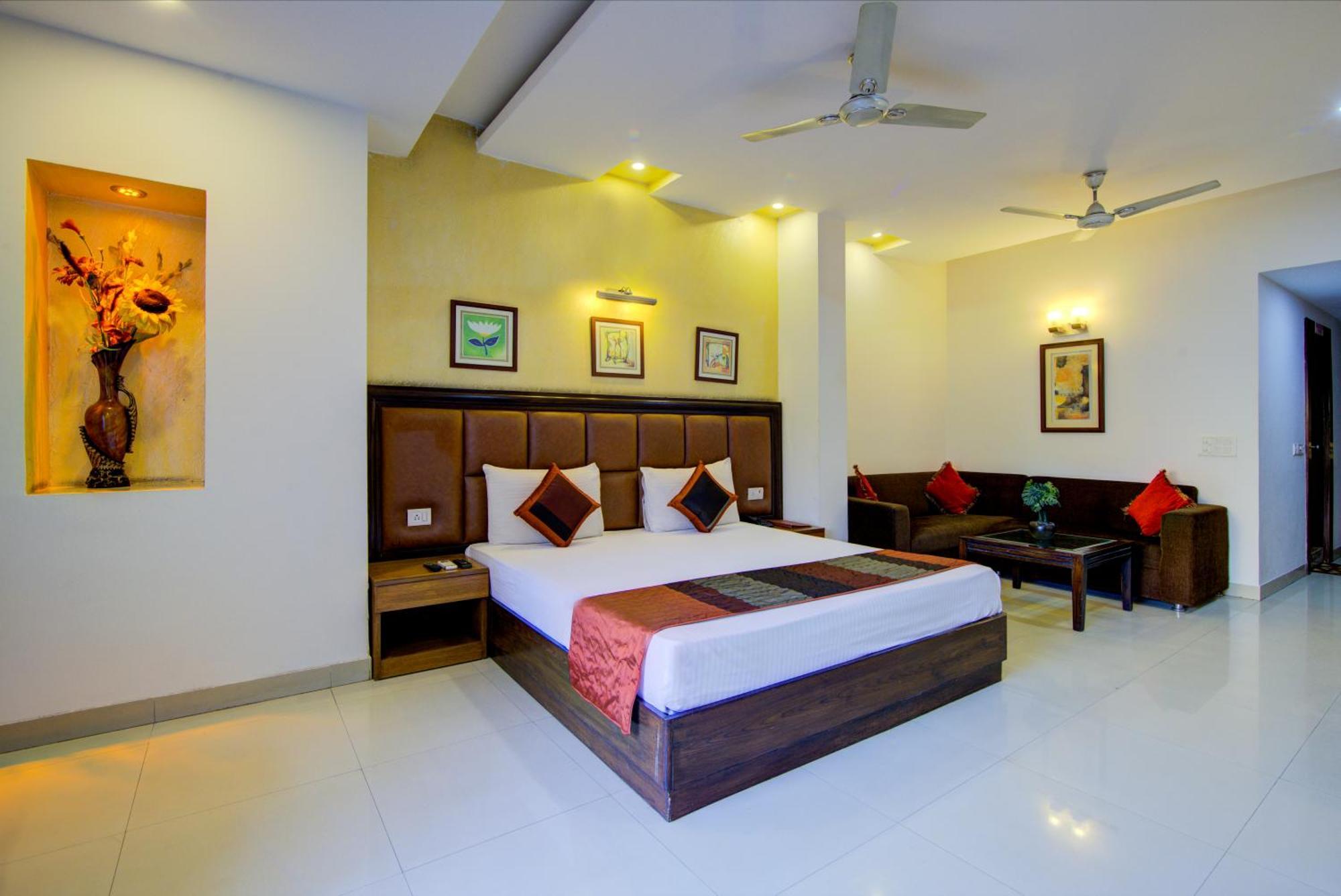 Airport La Sapphire Hotel & Restaurant New Delhi Exterior photo