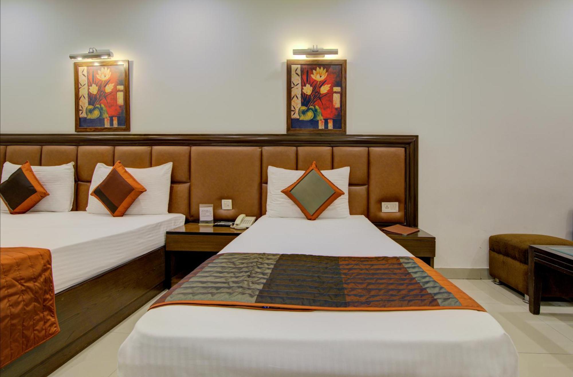 Airport La Sapphire Hotel & Restaurant New Delhi Exterior photo