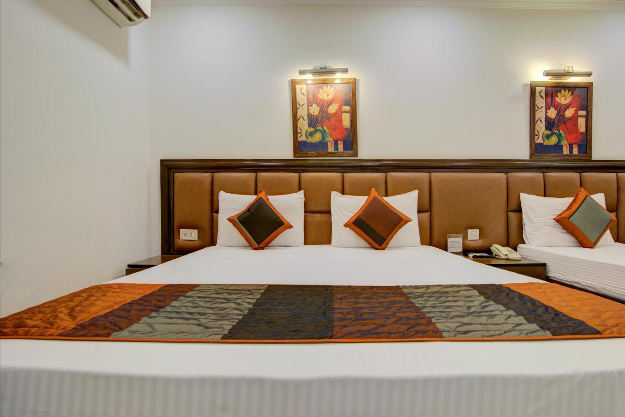 Airport La Sapphire Hotel & Restaurant New Delhi Exterior photo