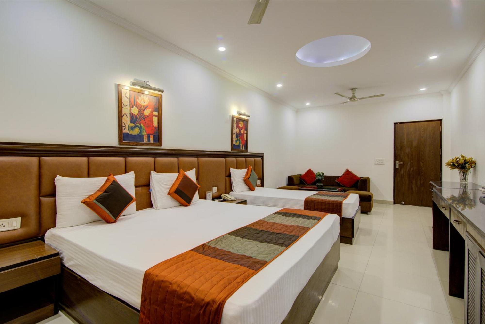 Airport La Sapphire Hotel & Restaurant New Delhi Exterior photo