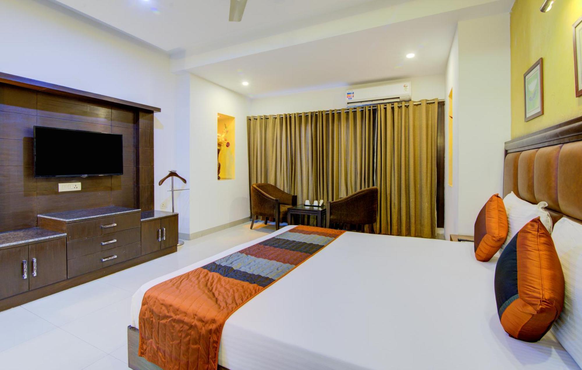 Airport La Sapphire Hotel & Restaurant New Delhi Exterior photo